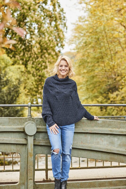 Strickanleitung: Poncho-Pulli mit Zopfmuster