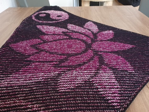Lotusflower, Shadow Knitting, Illusion Knitting, Motif Shawl