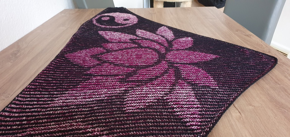 Lotusflower, Shadow Knitting, Illusion Knitting, Motif Shawl