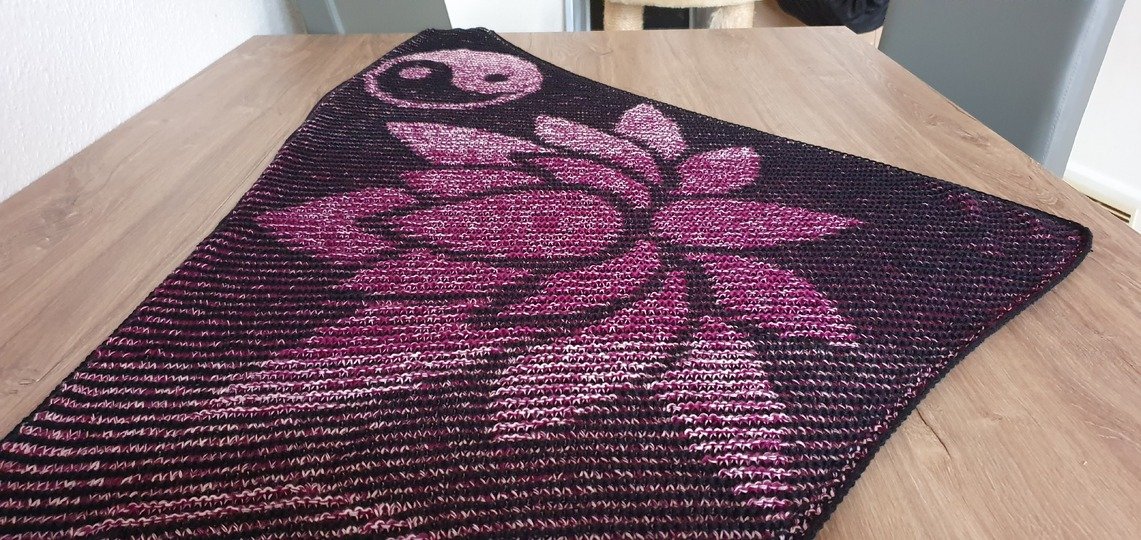 Lotusflower, Shadow Knitting, Illusion Knitting, Motif Shawl