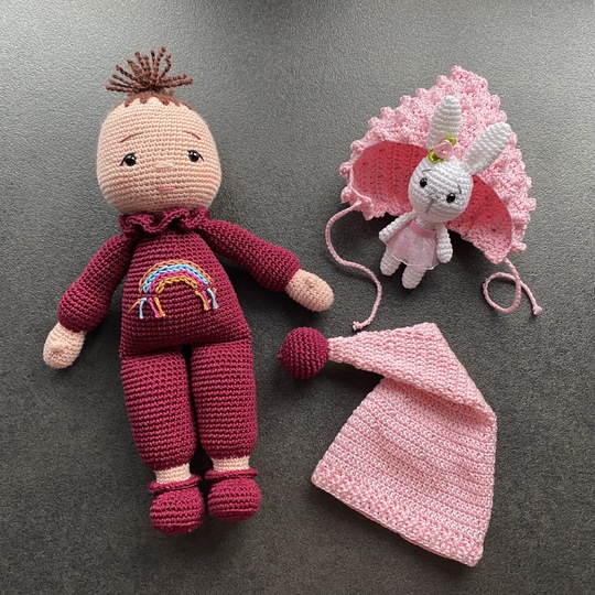 Baby LULU mit Häschen und 2 verschiedenen Mützen