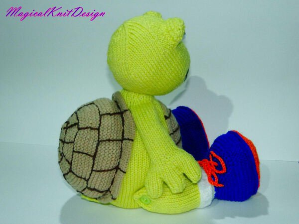 Jugi the tortoise knitting pattern