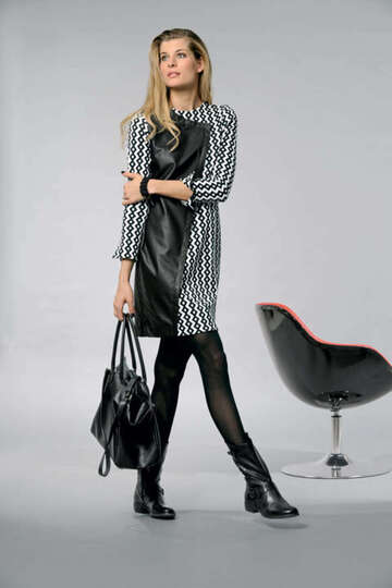 Nähanleitung: Etuikleid mit asymmetrischem Vorderteil aus Lederimitat