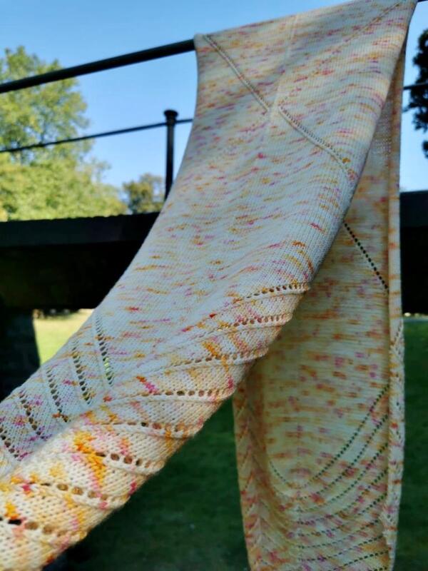 Diamonds And Triangles Shawl - knitting pattern