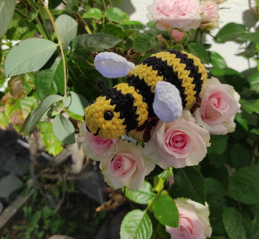 Crochet Pattern for a Bee, Amigurumi