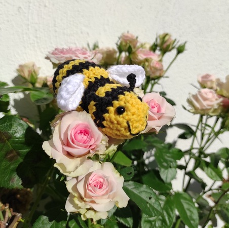 Crochet Pattern for a Bee, Amigurumi