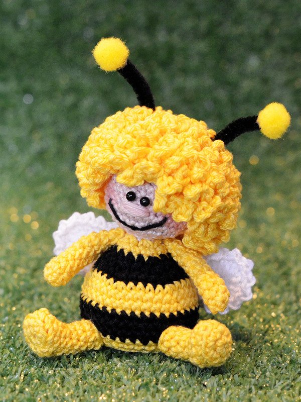 Frühlingsboten Biene mit Honigtopf auf Wabenunterlage - Bild 5