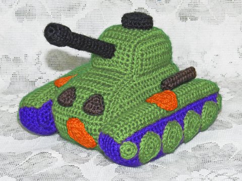 Little Toy Tank. Amigurumi pattern