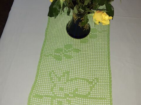 Tischläufer verliebte Häschen Häkelanleitung