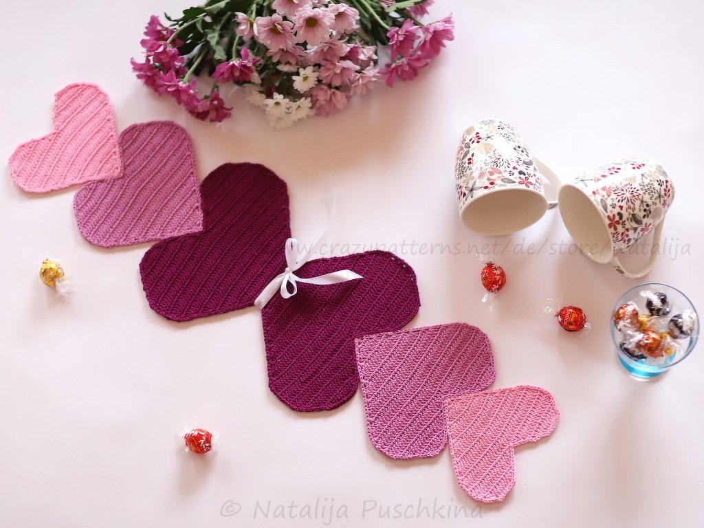 Gehäkelte Tischläufer 'Herz' zum Muttertag