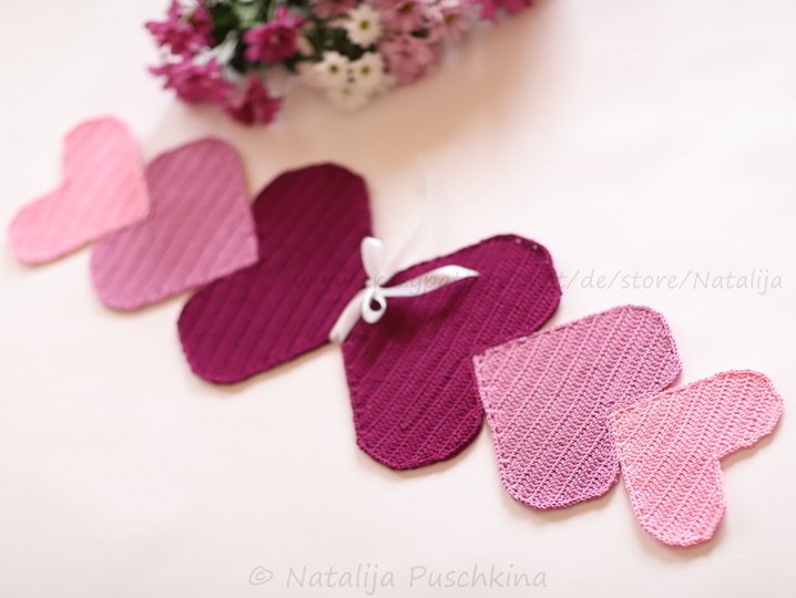 Gehäkelte Tischläufer 'Herz' zum Muttertag