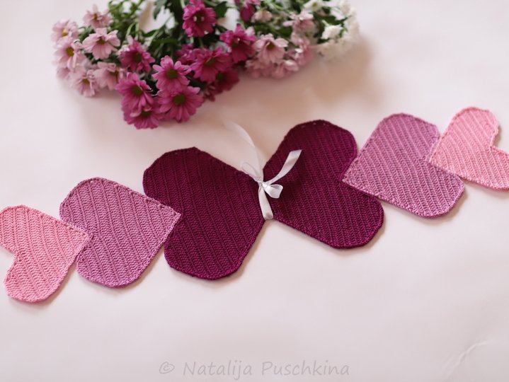 Gehäkelte Tischläufer 'Herz' zum Muttertag