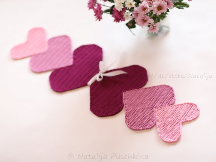 Gehäkelte Tischläufer 'Herz' zum Muttertag