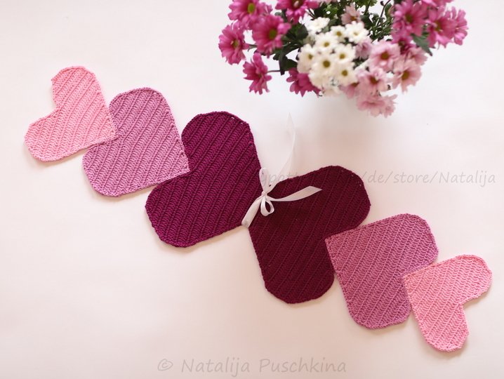 Gehäkelte Tischläufer 'Herz' zum Muttertag