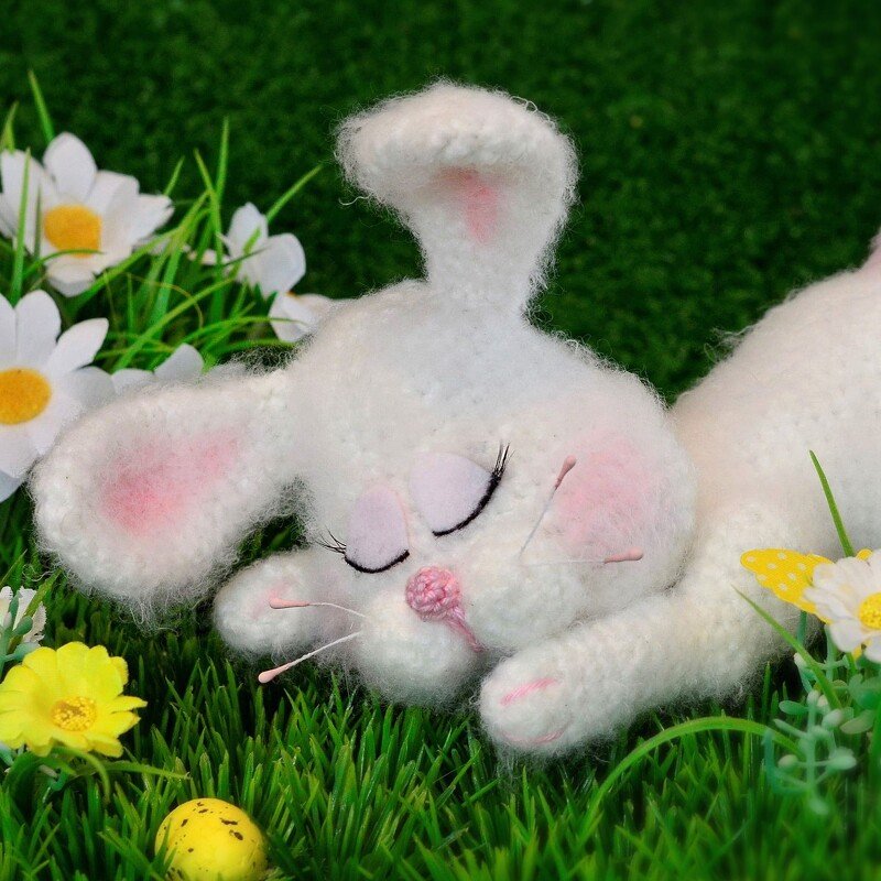 müdes kleines Häschen träumt von Frühling und Ostern - Bild 7