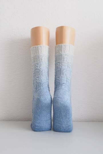 Stricksocken Sonja - einfaches Zopfmuster