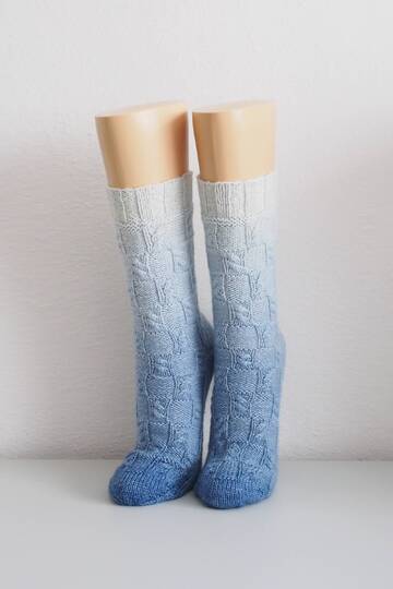 Stricksocken Sonja - einfaches Zopfmuster