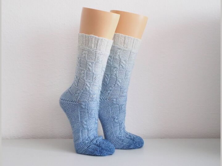 Stricksocken Sonja - einfaches Zopfmuster