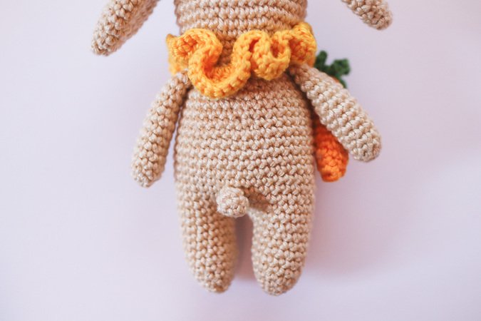 Crochet pattern easter bunny with carrot