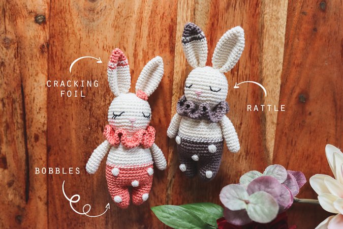 Crochet pattern baby bunny with bobbles, rattle and cracking foil