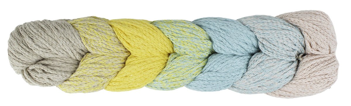 Geflochtener Garnstrang in Beige, Gelb und Hellblau mit melierter Optik