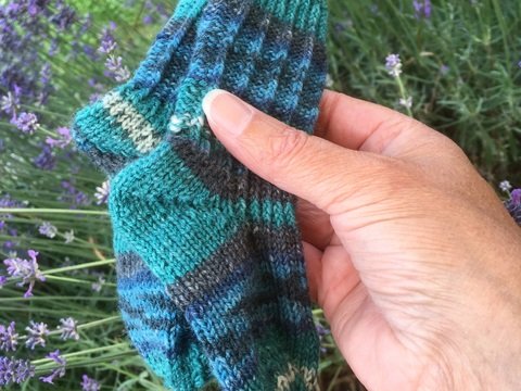 Anleitung Ein bisschen klein - Baby Socken