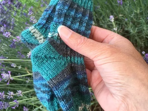 Anleitung Ein bisschen klein - Baby Socken