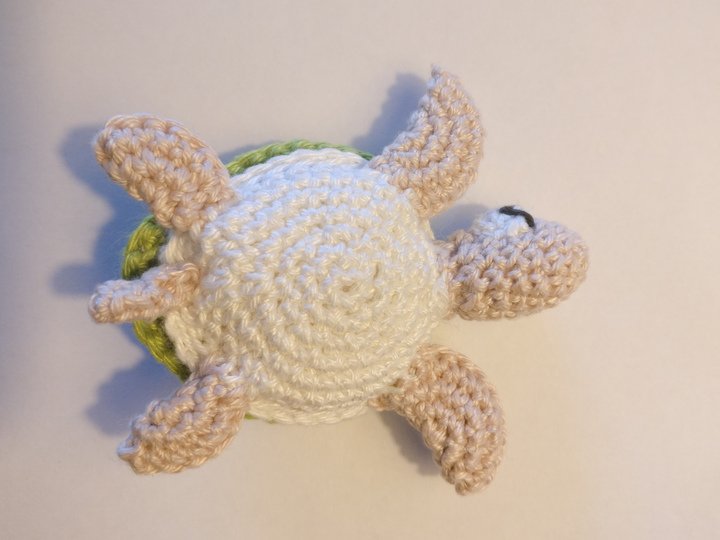 Häkelanleitung für grüne kleine Meeresschildkröte