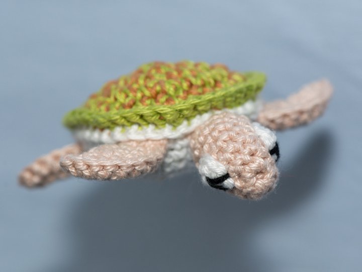 Häkelanleitung für grüne kleine Meeresschildkröte