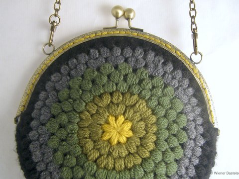 Umhängetasche "Trachtenblume" moderne Trachtentasche, Bügeltasche