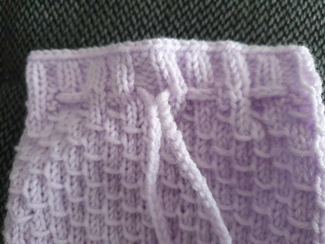 Strickanleitung Babymütze mit Kordel zum Zusammenziehen Größe 56/62!