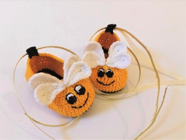 Baby ballerinas - Bee. Crochet pattern
