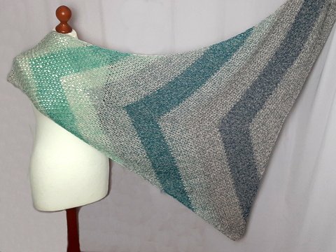 Raffiniertes, asymetrisches Tuch "Frühlingserwachen", Häkelanleitung