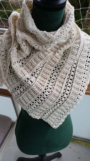 Tuch Frühlingsübergang - asymetrisches Tuch häkeln ohne Spitze