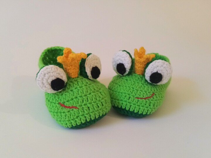 Neugeborene Babyschuhe - Frosch. Häkelanleitung