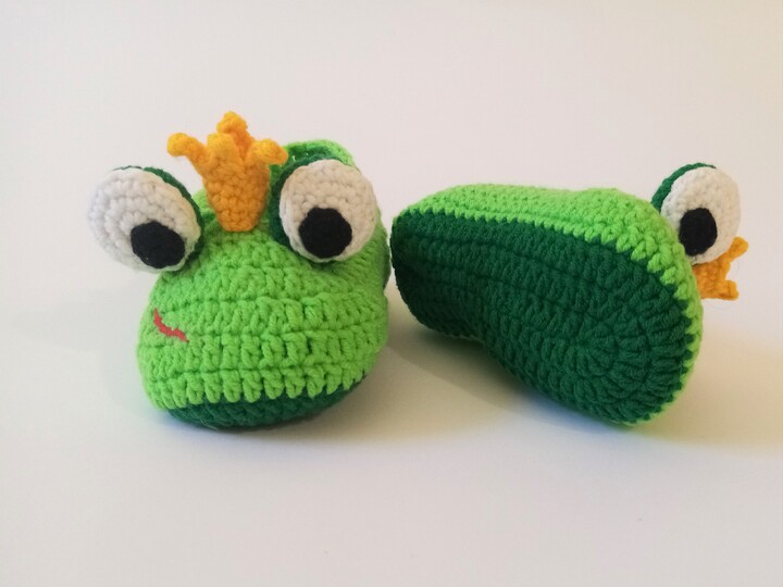 Neugeborene Babyschuhe - Frosch. Häkelanleitung