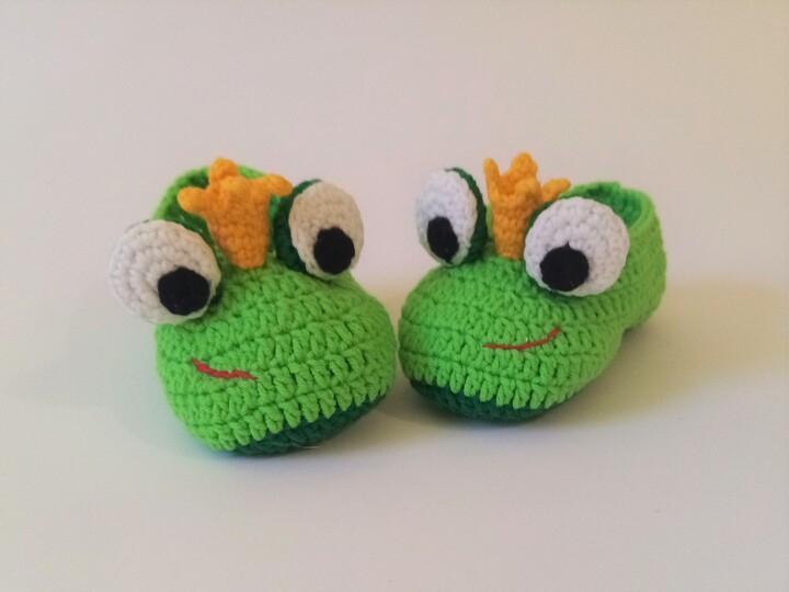 Neugeborene Babyschuhe - Frosch. Häkelanleitung
