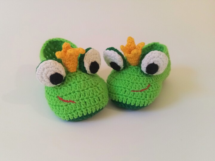 Neugeborene Babyschuhe - Frosch. Häkelanleitung