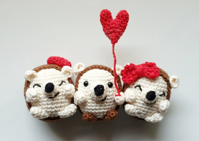 Pattern Datsies Hedgehog with heart and charm