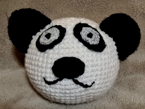gehäkelter Ball „Pandakopf“ Kuschelball Spielball Pandaball Spielzeug Baby