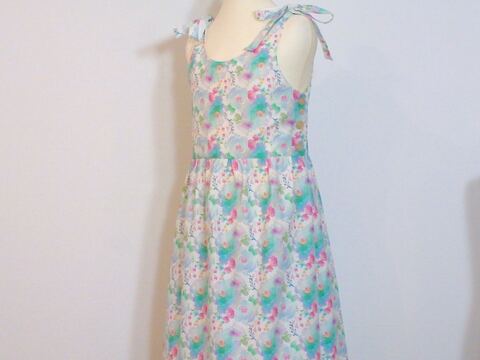 Anleitung mitwachsendes Sommerkleid für Mädchen Größe 110 bis 140