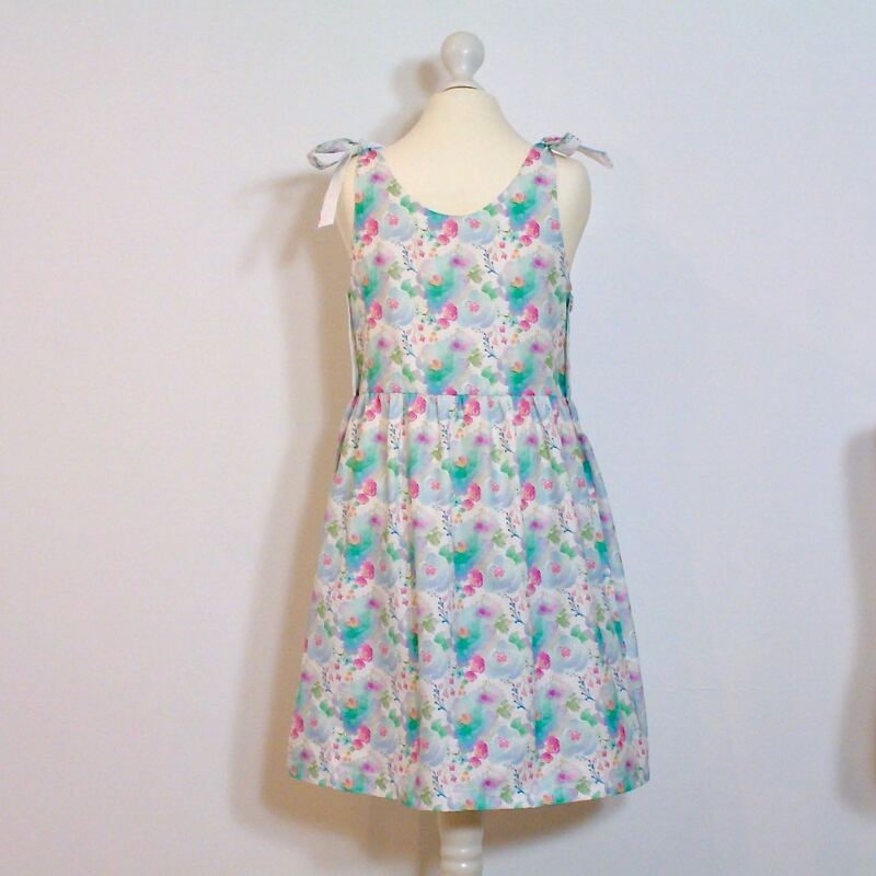 Anleitung mitwachsendes Sommerkleid für Mädchen Größe 110 bis 140