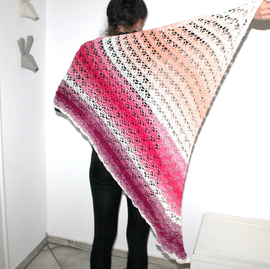 Crochet a Shawl – a Large Puff Stitch Wrap from One Cake of Yarn (EN & DE)