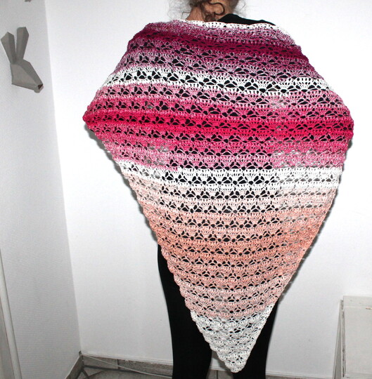 Crochet a Shawl – a Large Puff Stitch Wrap from One Cake of Yarn (EN & DE)