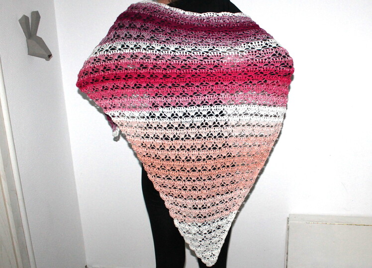 Crochet a Shawl – a Large Puff Stitch Wrap from One Cake of Yarn (EN & DE)