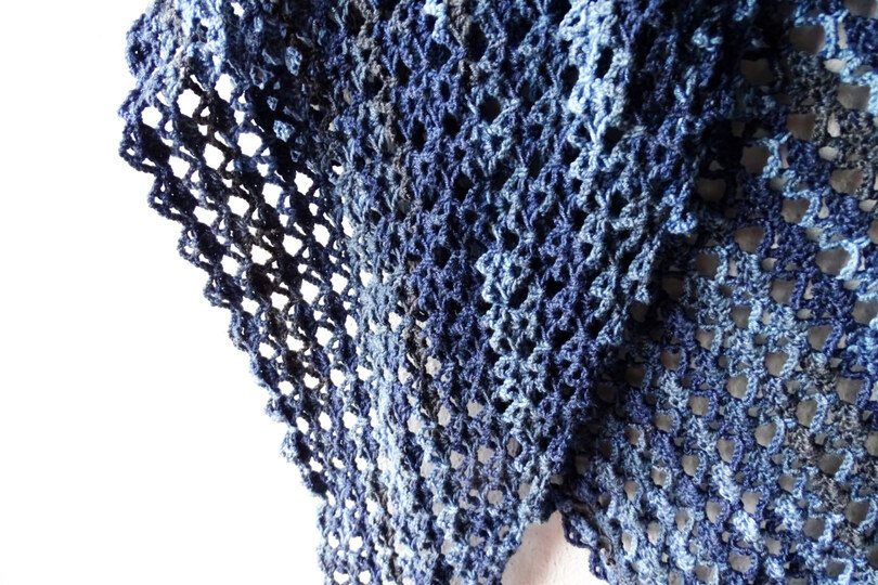 Häkelanleitung asymmetrisches Dreieckstuch "Blue Moon"