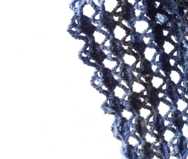 Häkelanleitung asymmetrisches Dreieckstuch "Blue Moon"