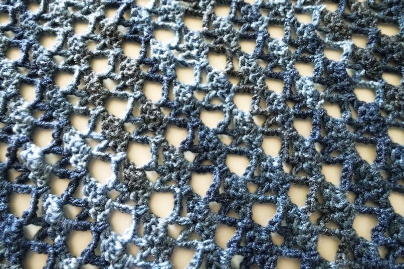 Häkelanleitung asymmetrisches Dreieckstuch "Blue Moon"