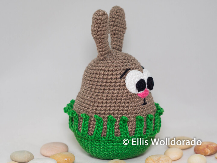 Hase im Gras, Amigurumi, Häkelanleitung