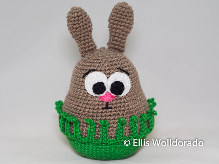 Hase im Gras, Amigurumi, Häkelanleitung